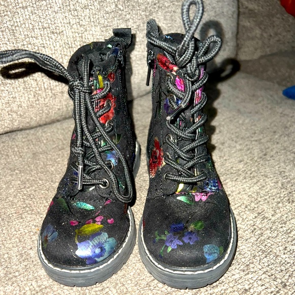 Flower Boots - Picture 1 of 2
